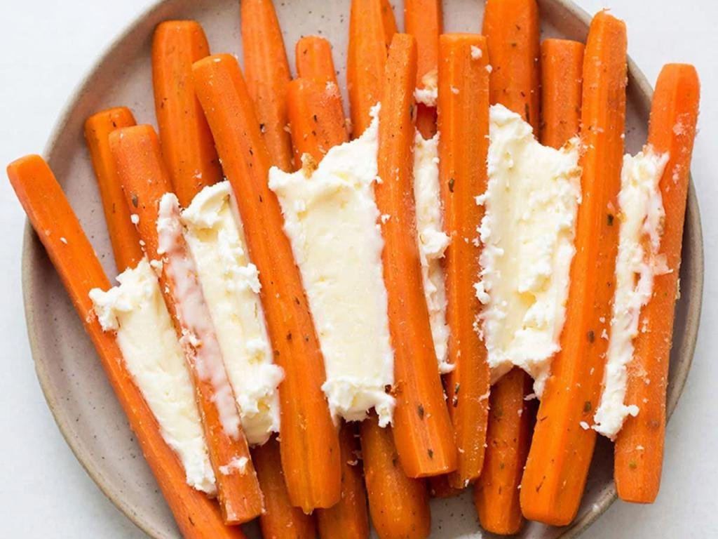 Морковные палочки с творожным сыром